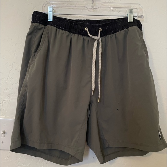 Vuori Men’s Kore Short. Large. GUC. - Picture 2 of 9